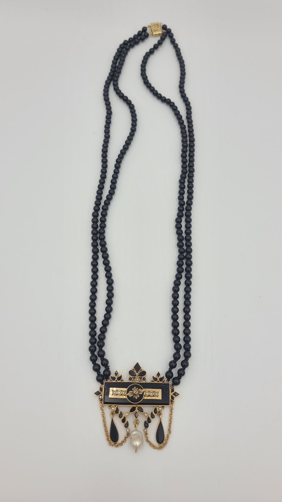 m700 Lovely Ladies Double Strand Onyx Necklace with 14kt Yellow Gold Lock