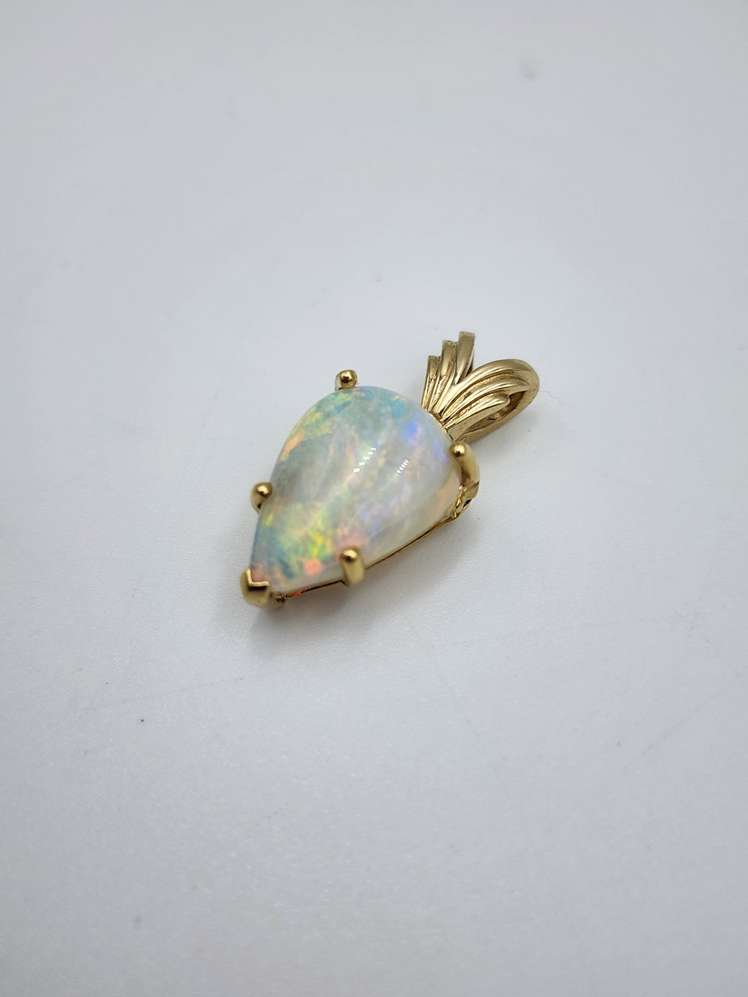 m705 Ladies Gorgeous 14kt Yellow Gold Pear Shaped Opal Pendant