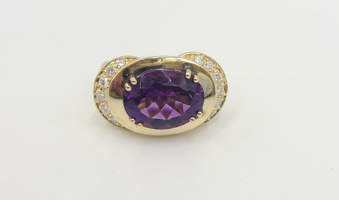 k966 Lovely Ladies 14kt Yellow Gold Amethyst and Diamond Ring