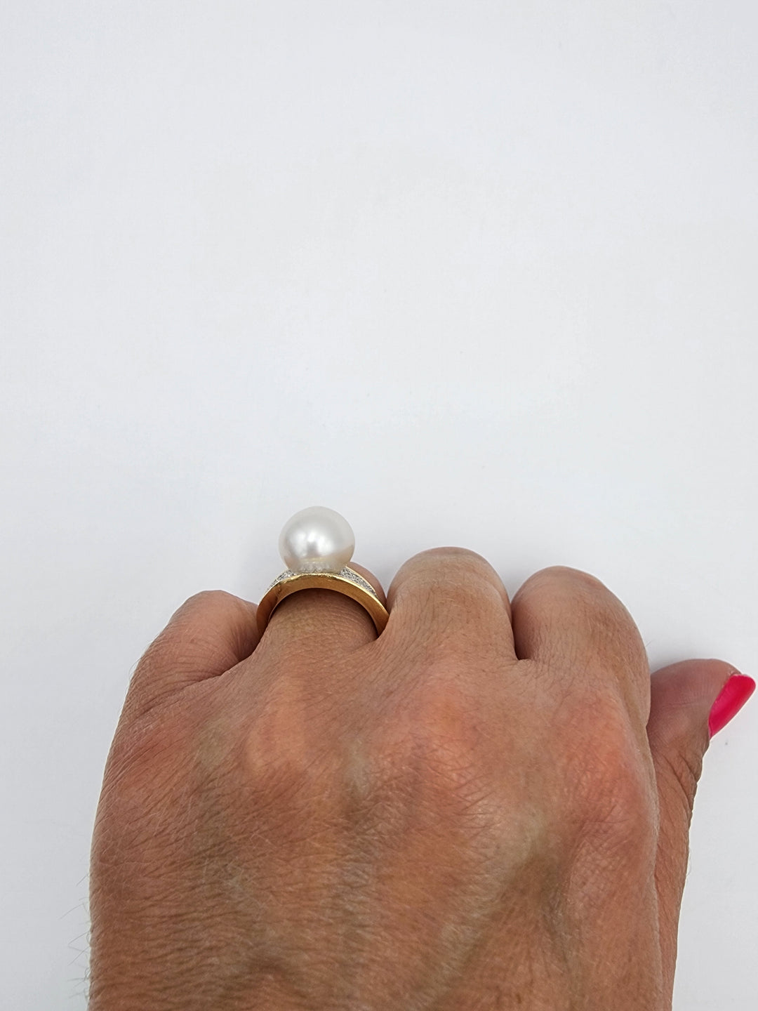 e387 Lovely Ladies 14kt Yellow Gold Freshwater Pearl and Diamond Ring