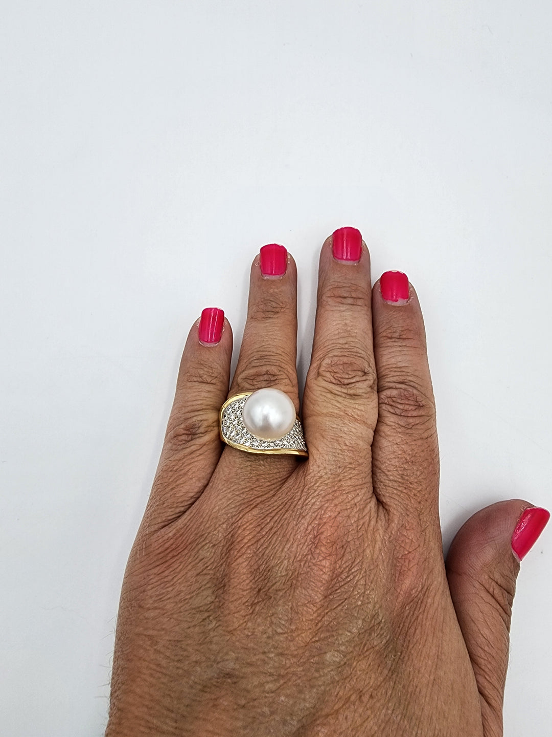 e387 Lovely Ladies 14kt Yellow Gold Freshwater Pearl and Diamond Ring