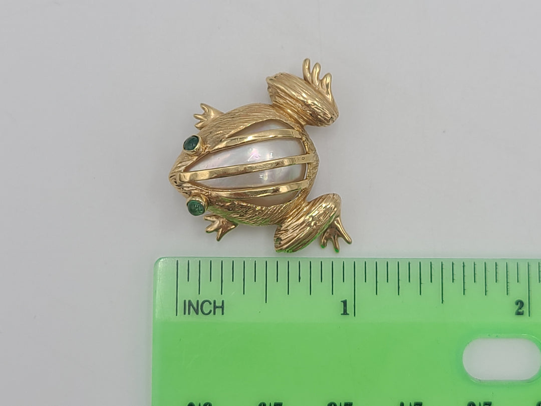 k825 Adorable 14kt Yellow Gold Mabe Pearl Frog Pin Brooch