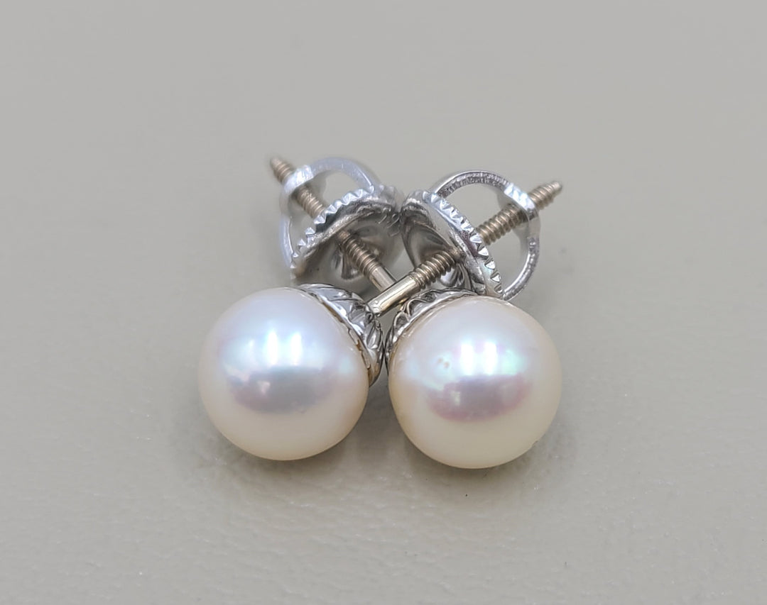 m685 Lovely 14kt White Gold Screwback Pearl Earrings