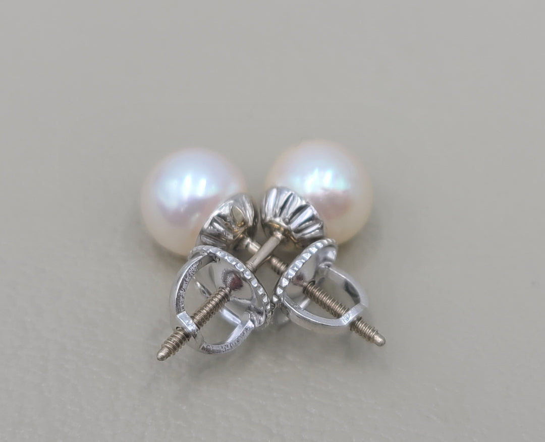 m685 Lovely 14kt White Gold Screwback Pearl Earrings