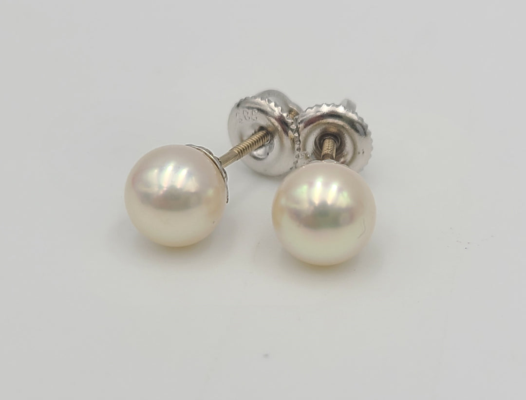 m685 Lovely 14kt White Gold Screwback Pearl Earrings