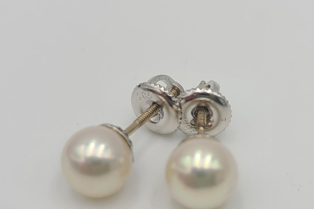 m685 Lovely 14kt White Gold Screwback Pearl Earrings