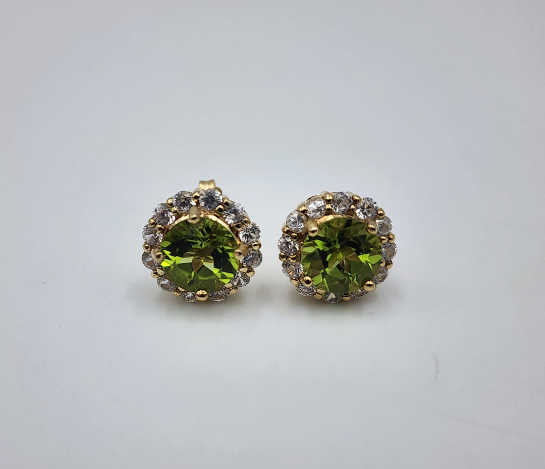 e384 Pretty Peridot and Cubic Zirconia Stud Earrings in 10kt Yellow Gold