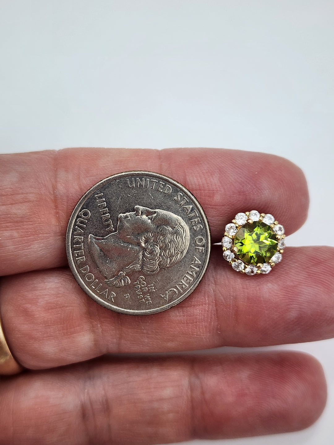 e384 Pretty Peridot and Cubic Zirconia Stud Earrings in 10kt Yellow Gold