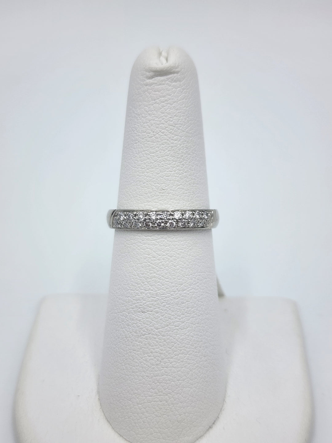 u976 Lovely Ladies Platinum Diamond Wedding Band Size 6.5