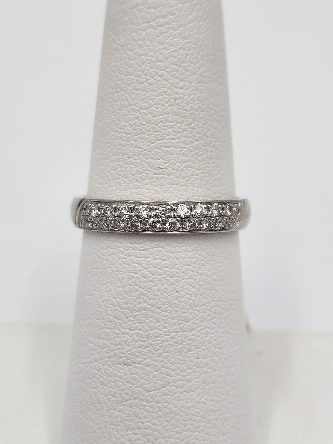 u976 Lovely Ladies Platinum Diamond Wedding Band Size 6.5