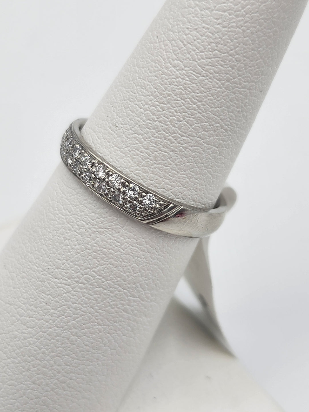 u976 Lovely Ladies Platinum Diamond Wedding Band Size 6.5