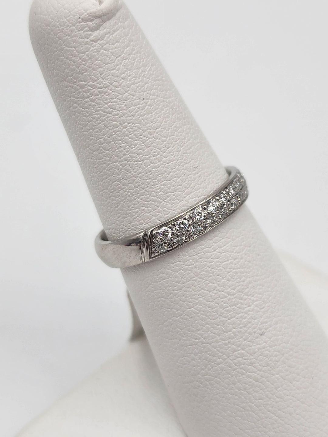 u976 Lovely Ladies Platinum Diamond Wedding Band Size 6.5