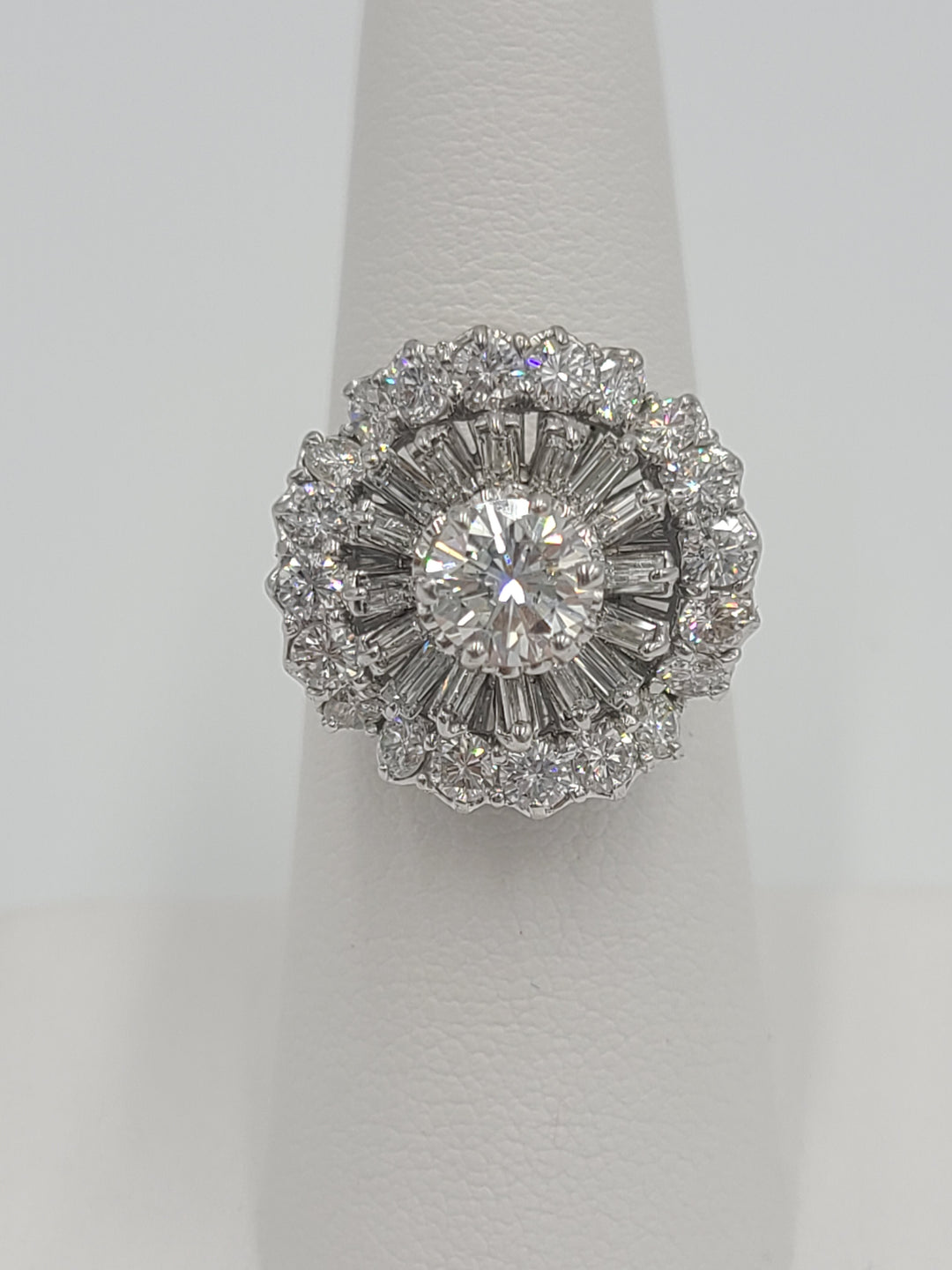 k650 Exquisite Ladies Platinum 3.64ct Diamond Engagement Ring