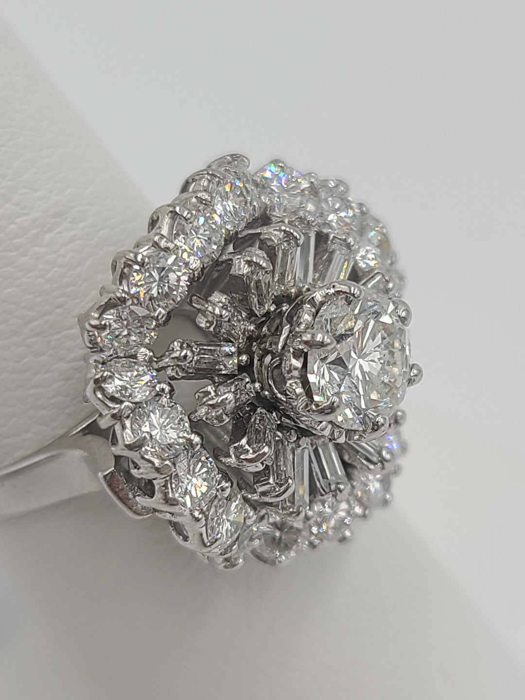 k650 Exquisite Ladies Platinum 3.64ct Diamond Engagement Ring