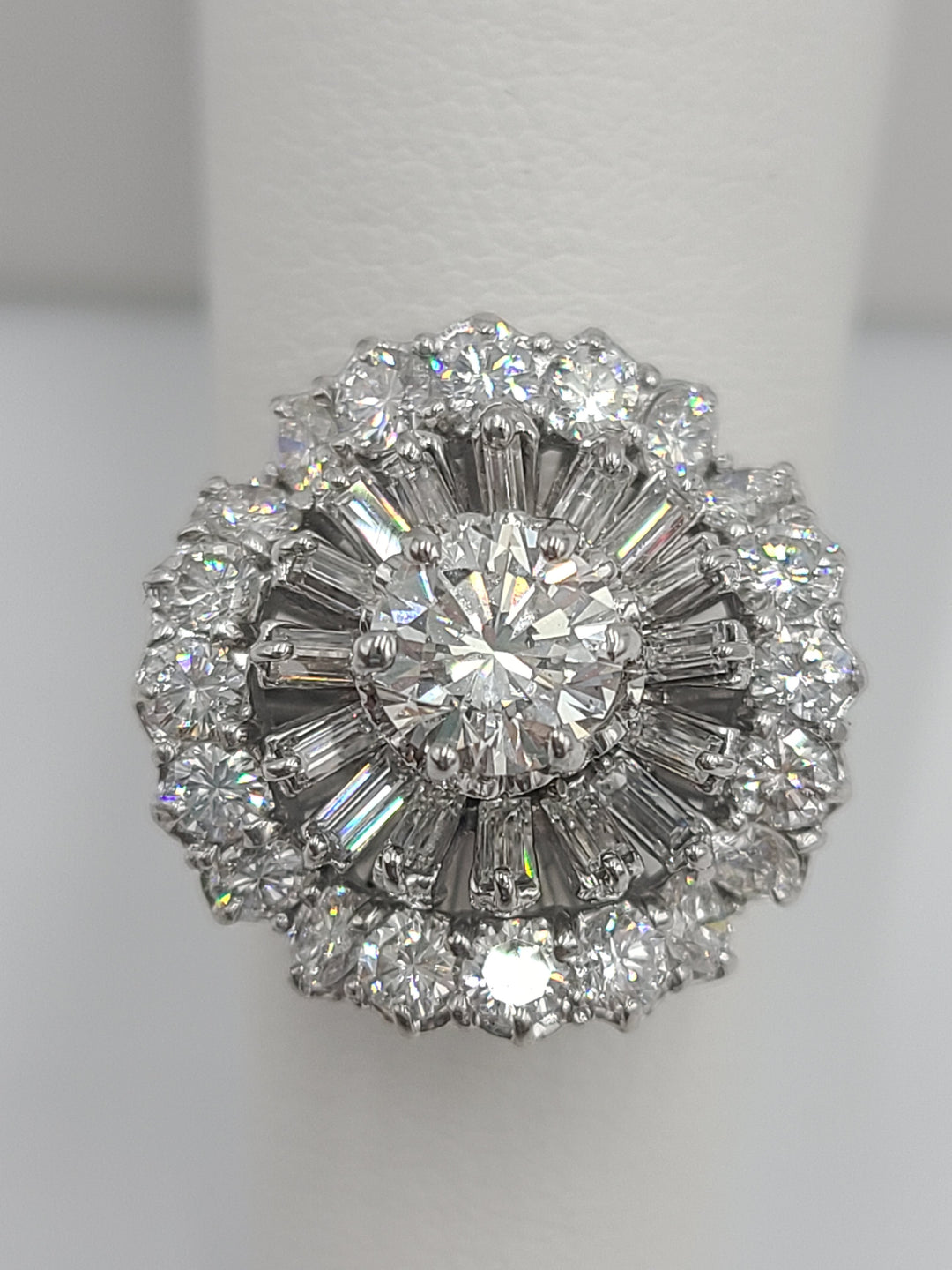 k650 Exquisite Ladies Platinum 3.64ct Diamond Engagement Ring