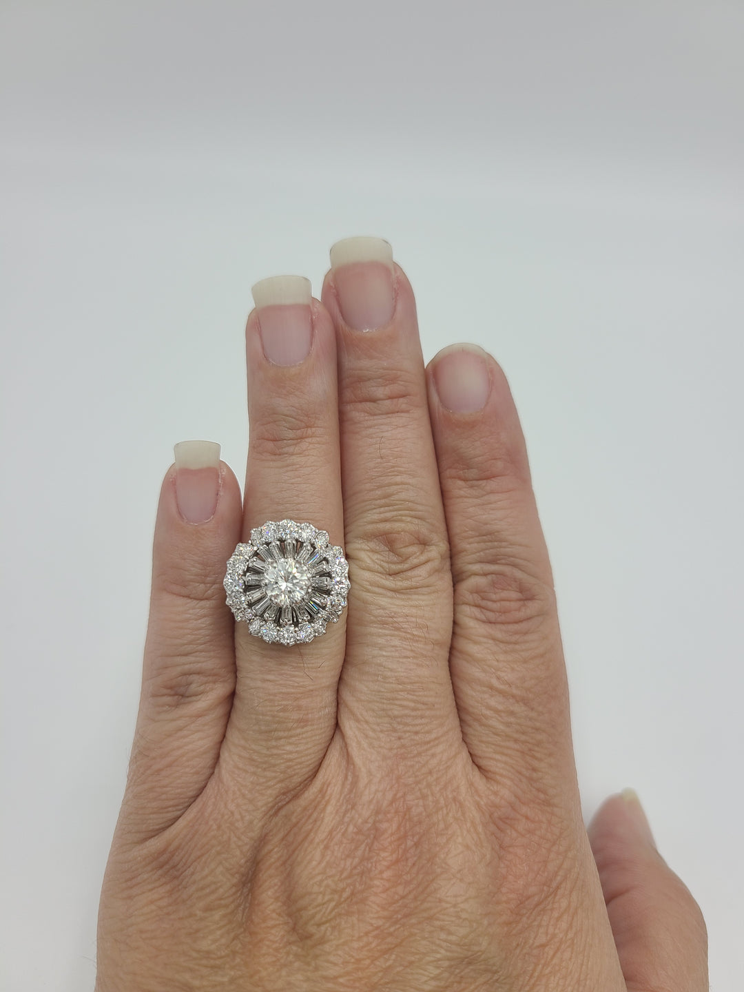 k650 Exquisite Ladies Platinum 3.64ct Diamond Engagement Ring