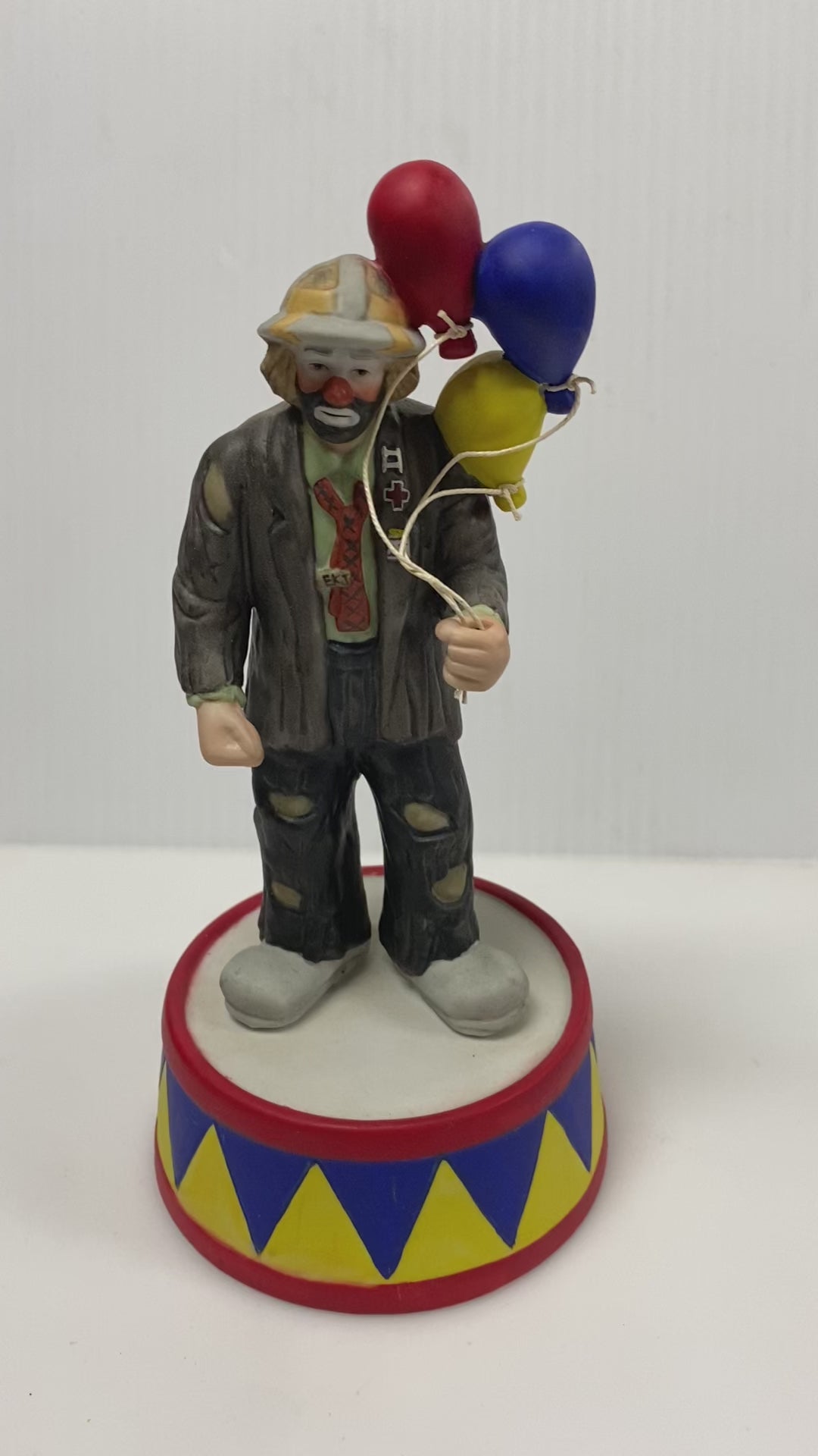 v598 Vintage "Weary Willie" Tramp Clown Playing "My Favorite Things" Musical Box
