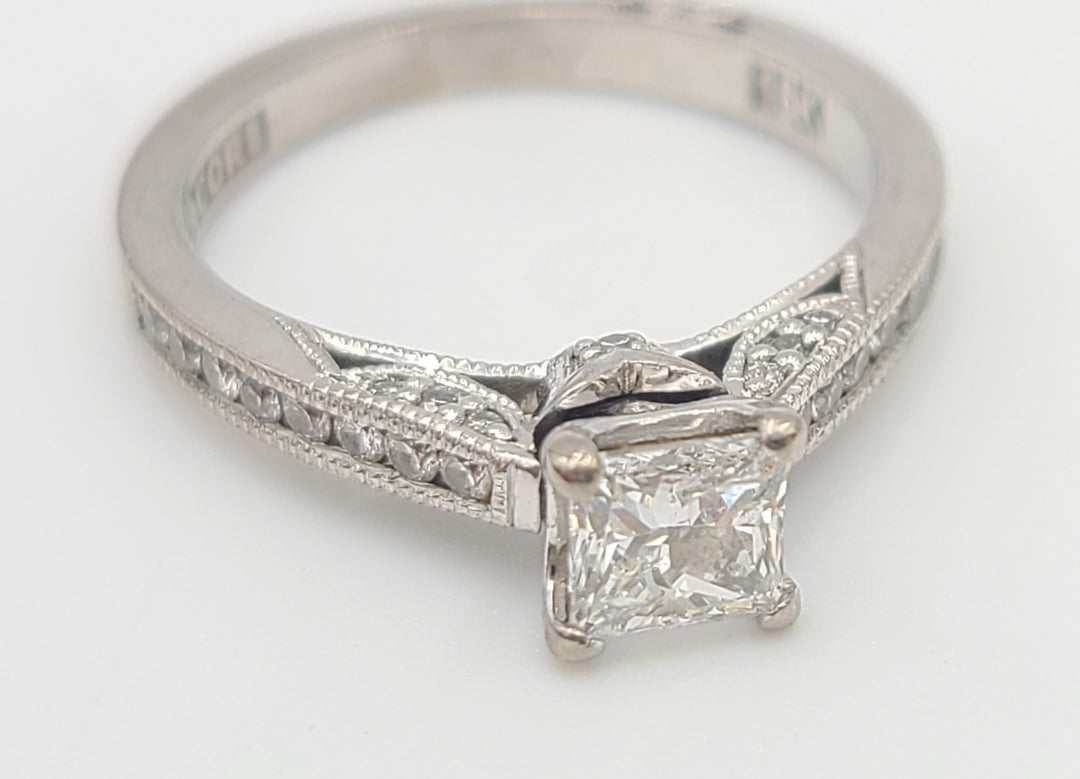 m695 Lovely Ladies 18kt White Gold Princess Diamond Engagement Ring