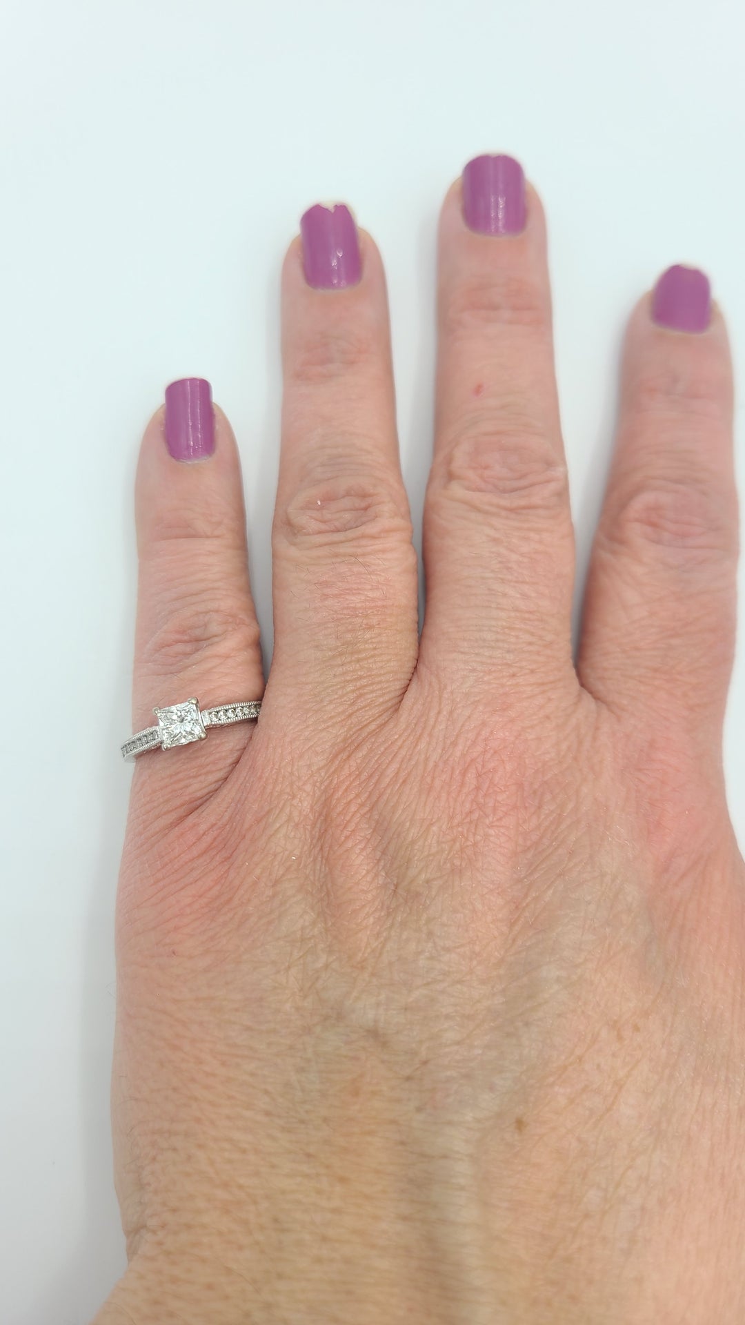 m695 Lovely Ladies 18kt White Gold Princess Diamond Engagement Ring