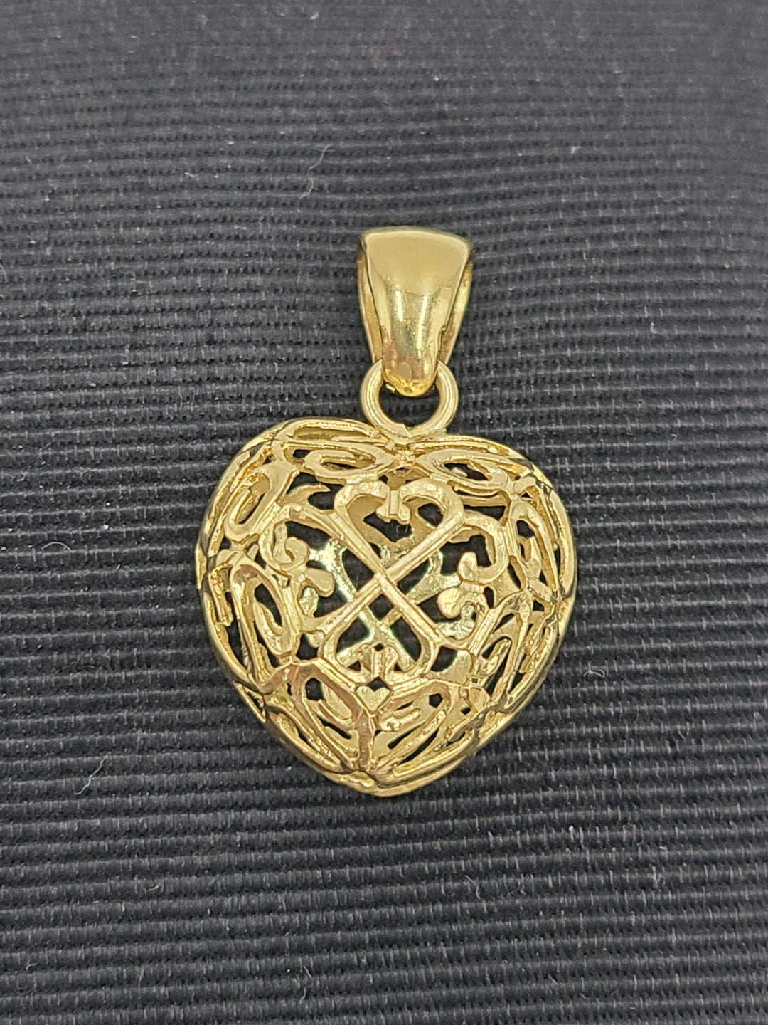 k794 Lovely Ladies 14kt Yellow Gold Puffy Skeletal Heart Pendant