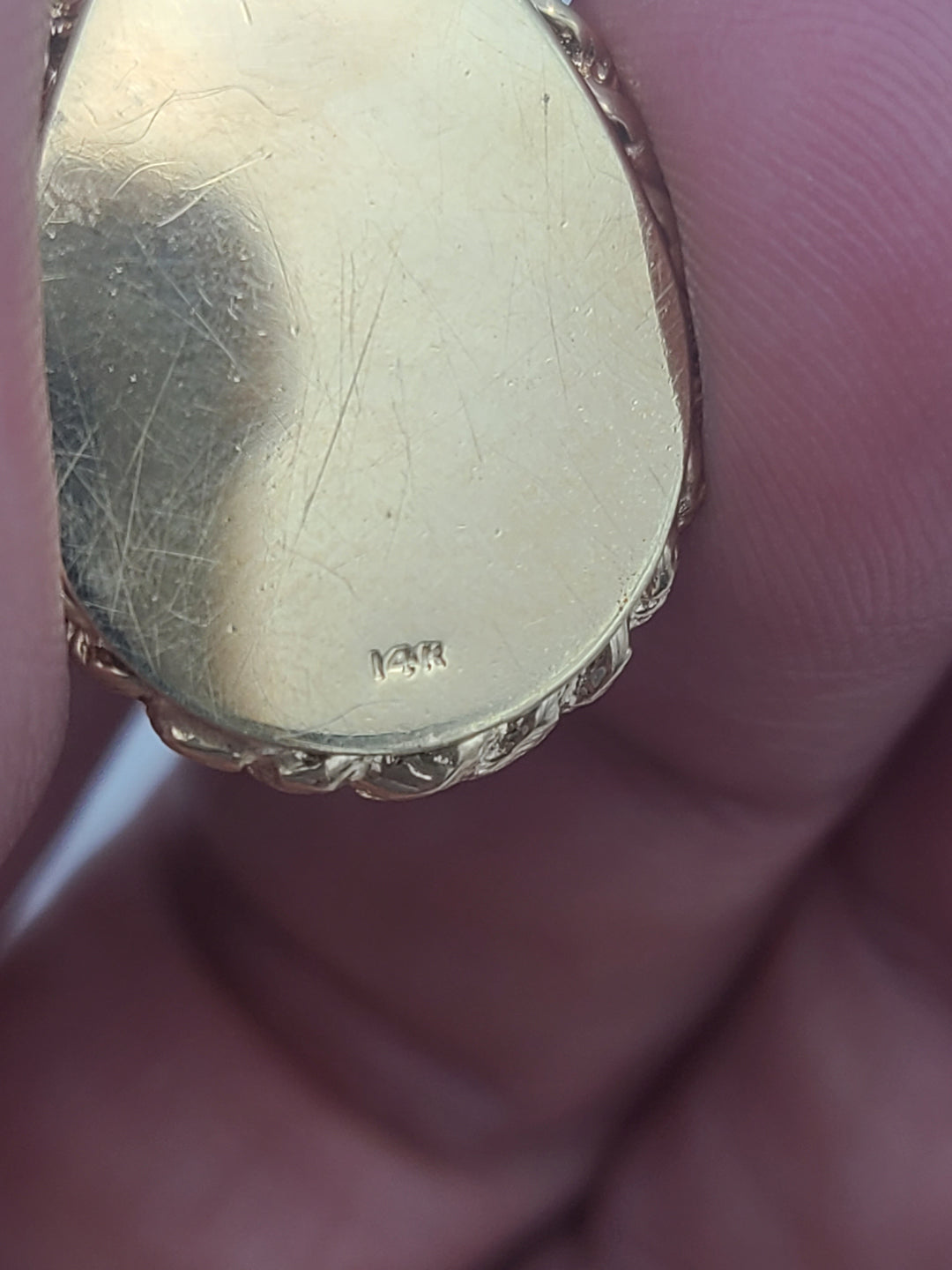 k924 Vintage 14kt Yellow Gold Purple Stone Locket Pendant