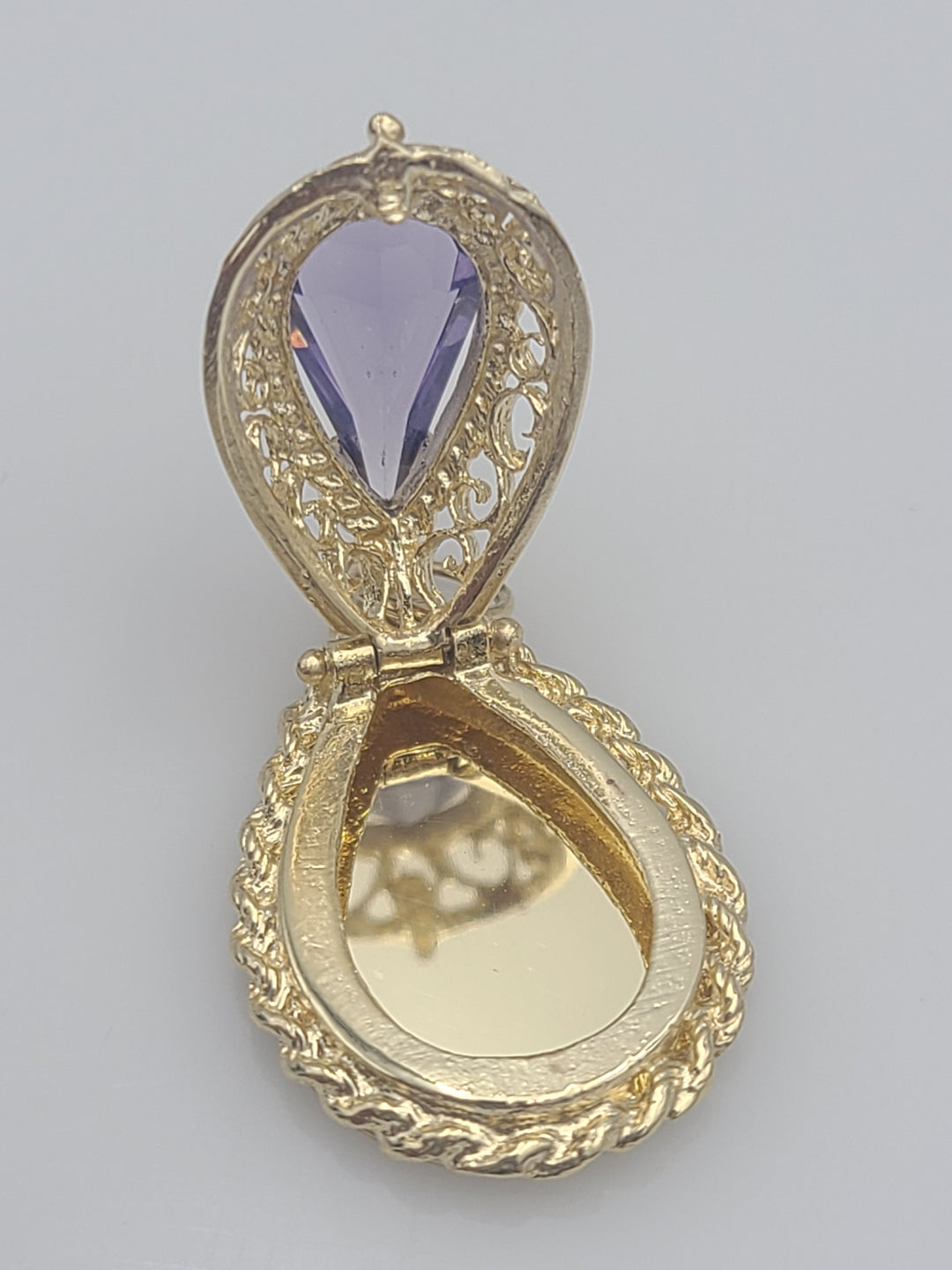 k924 Vintage 14kt Yellow Gold Purple Stone Locket Pendant