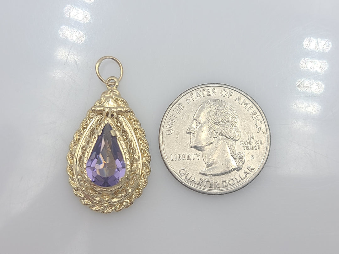 k924 Vintage 14kt Yellow Gold Purple Stone Locket Pendant