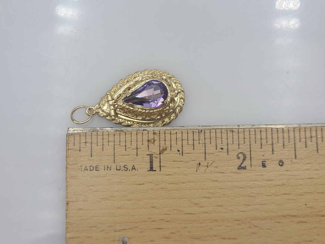 k924 Vintage 14kt Yellow Gold Purple Stone Locket Pendant
