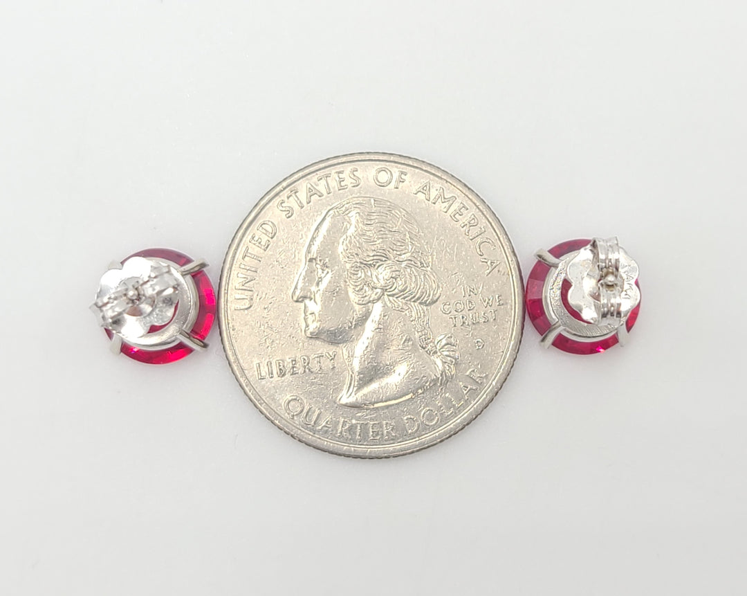m675 Pretty 14kt White Gold Red Stone Stud Earrings