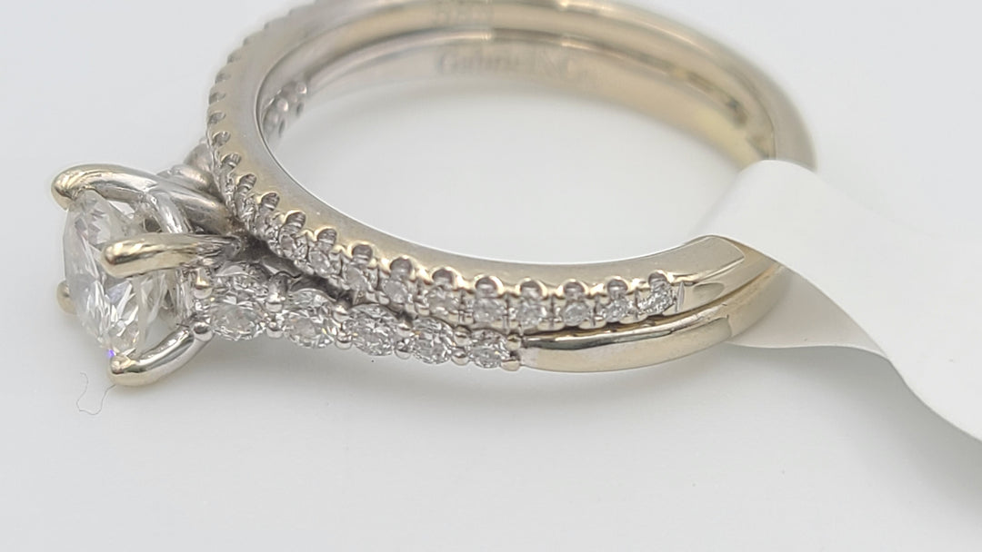 m696 Stunning Ladies 14kt White Gold Diamond Wedding Set