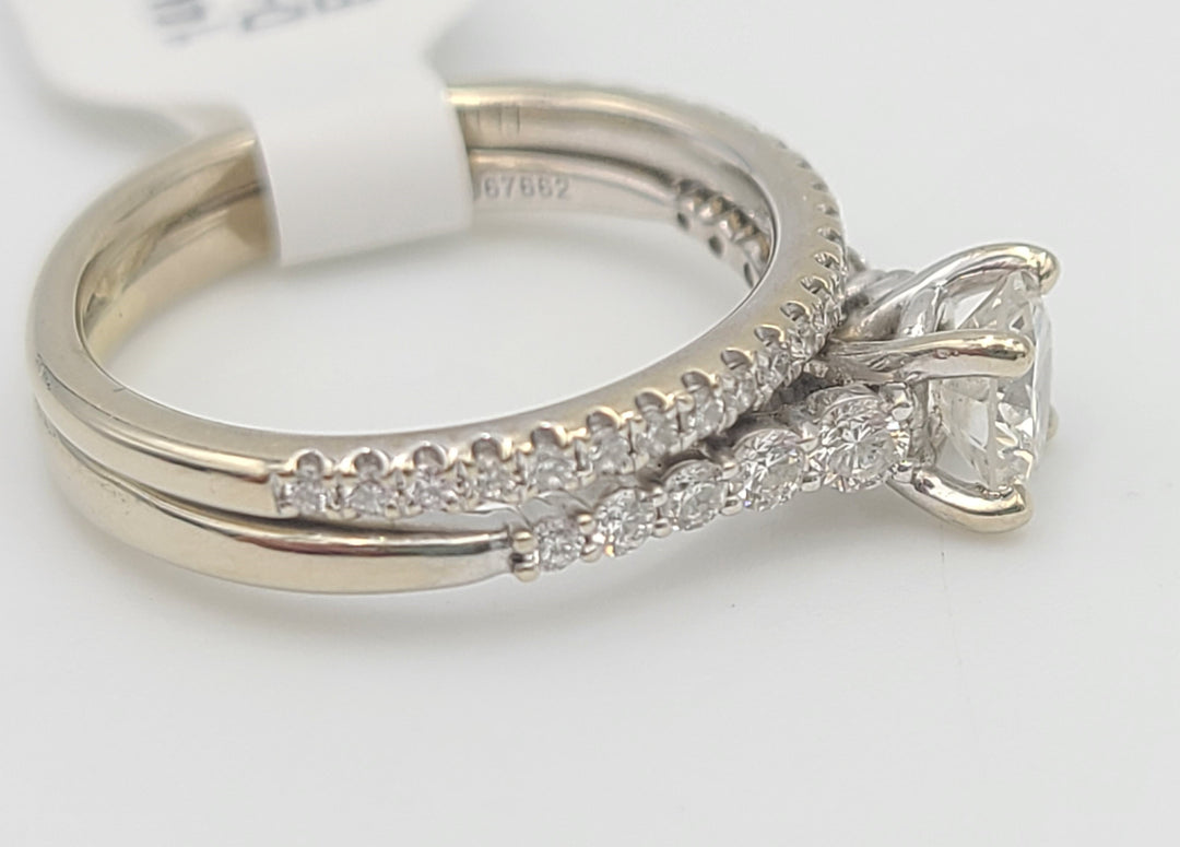 m696 Stunning Ladies 14kt White Gold Diamond Wedding Set