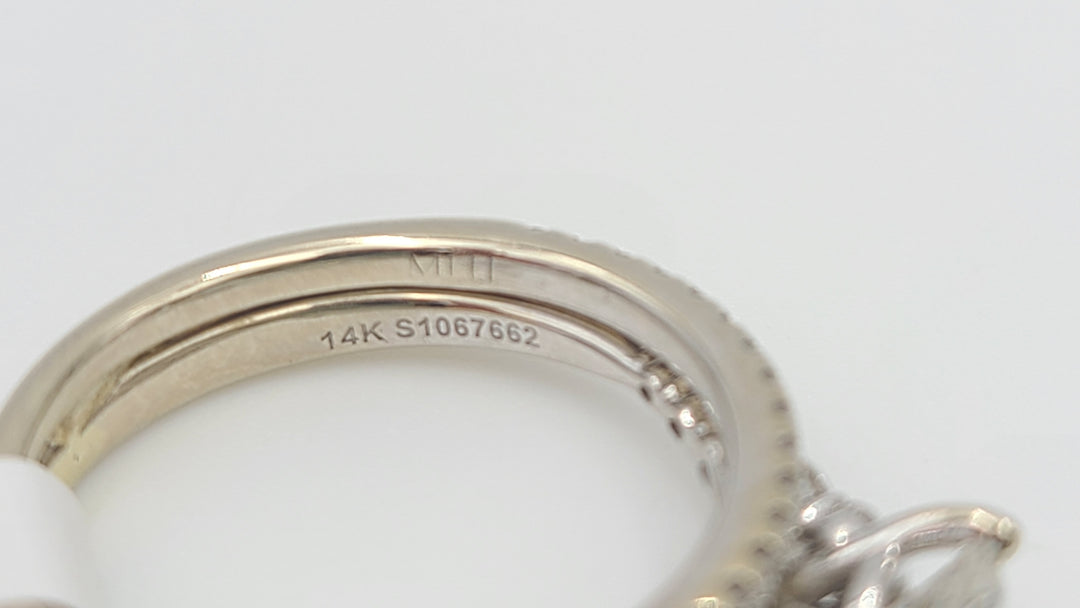 m696 Stunning Ladies 14kt White Gold Diamond Wedding Set