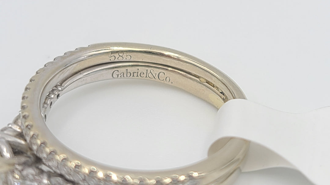 m696 Stunning Ladies 14kt White Gold Diamond Wedding Set