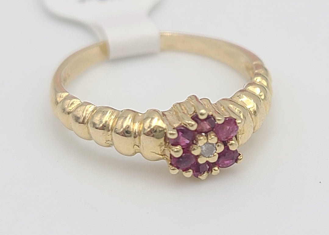 k977 Cute Ruby and Diamond Shrimp Ring in 14kt Yellow Gold