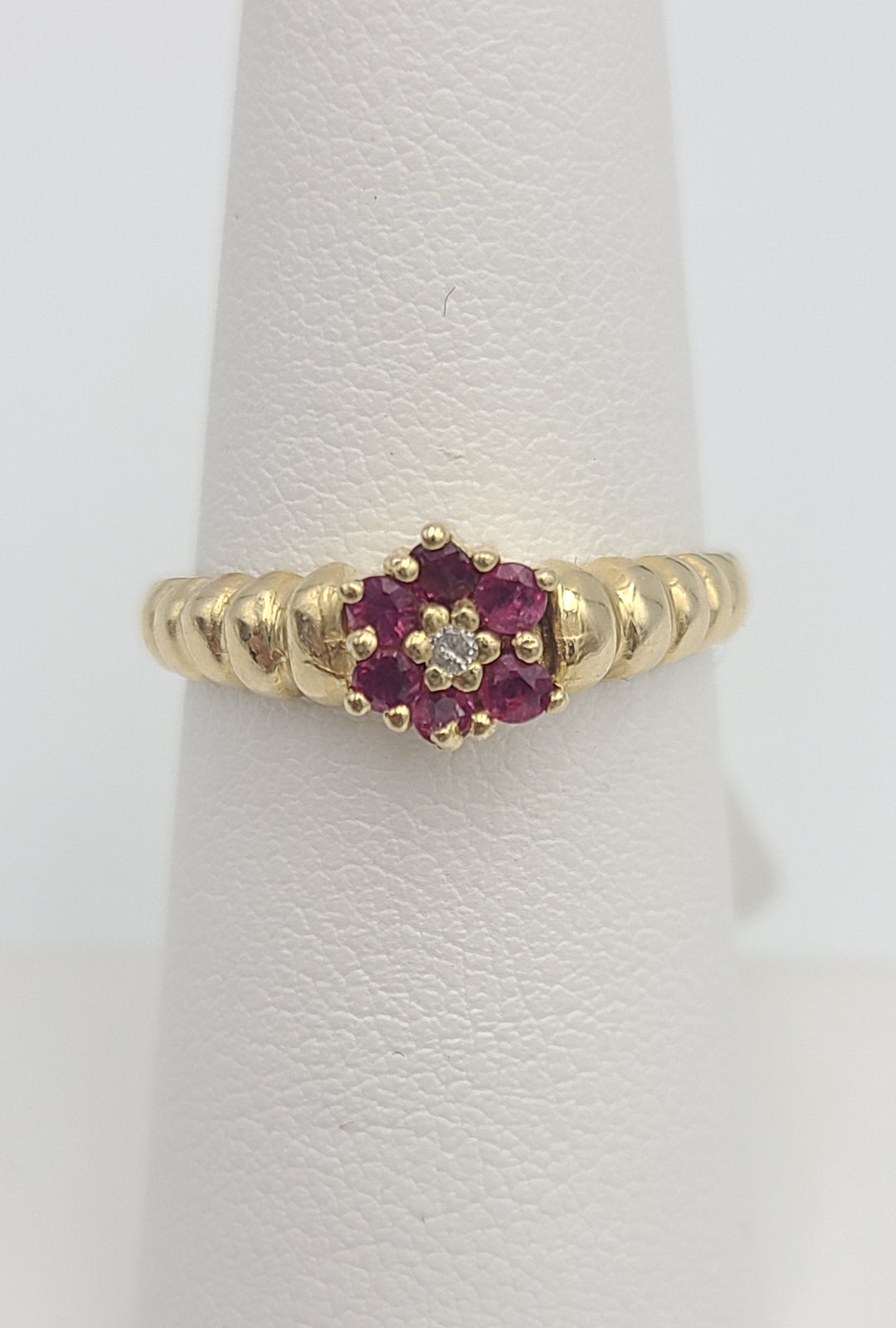 k977 Cute Ruby and Diamond Shrimp Ring in 14kt Yellow Gold
