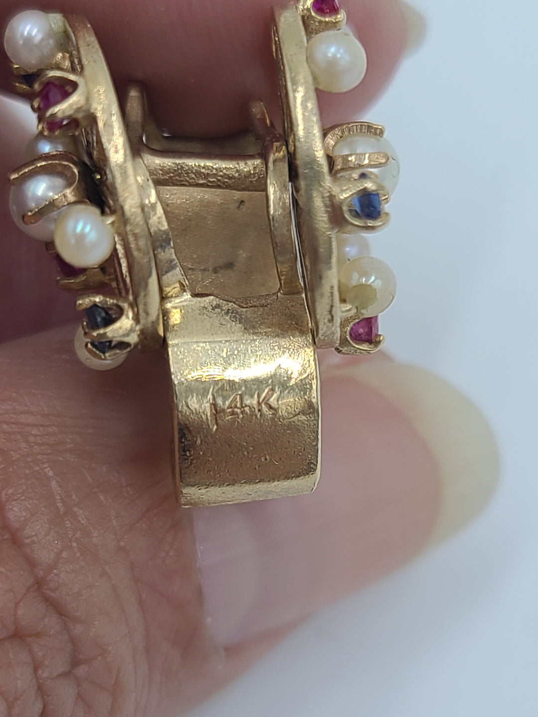 k685 Cute Vintage Ladies 14kt Yellow Gold Ruby, Sapphire and Pearl Stagecoach Charm or Pendant