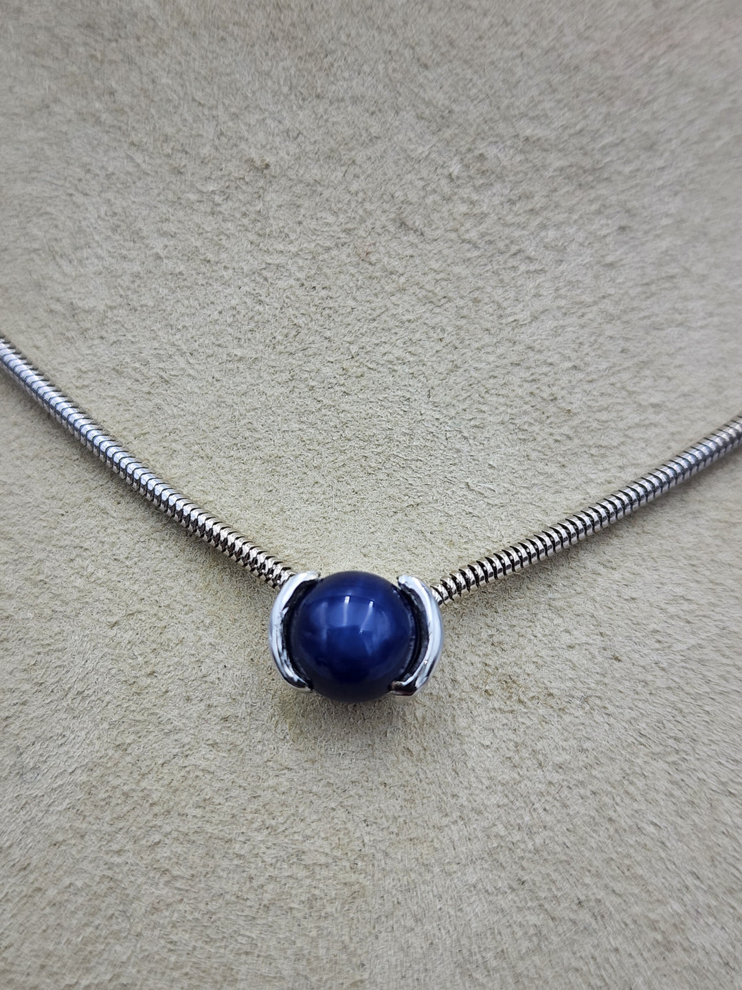 m723 Lovely Cabochon Star Sapphire 16" Snake Necklace in 14kt White Gold