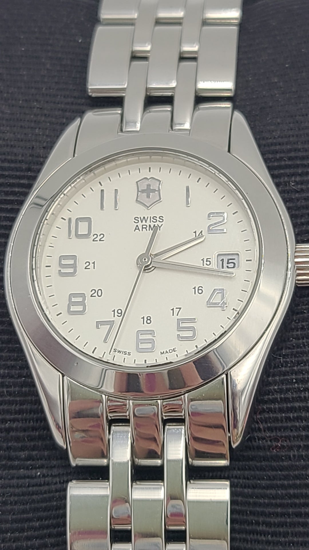 k987 Nice Ladies Swiss Army Stainless Steel Quartz Wristwatch