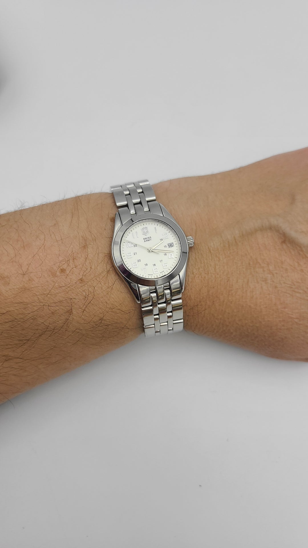 k987 Nice Ladies Swiss Army Stainless Steel Quartz Wristwatch