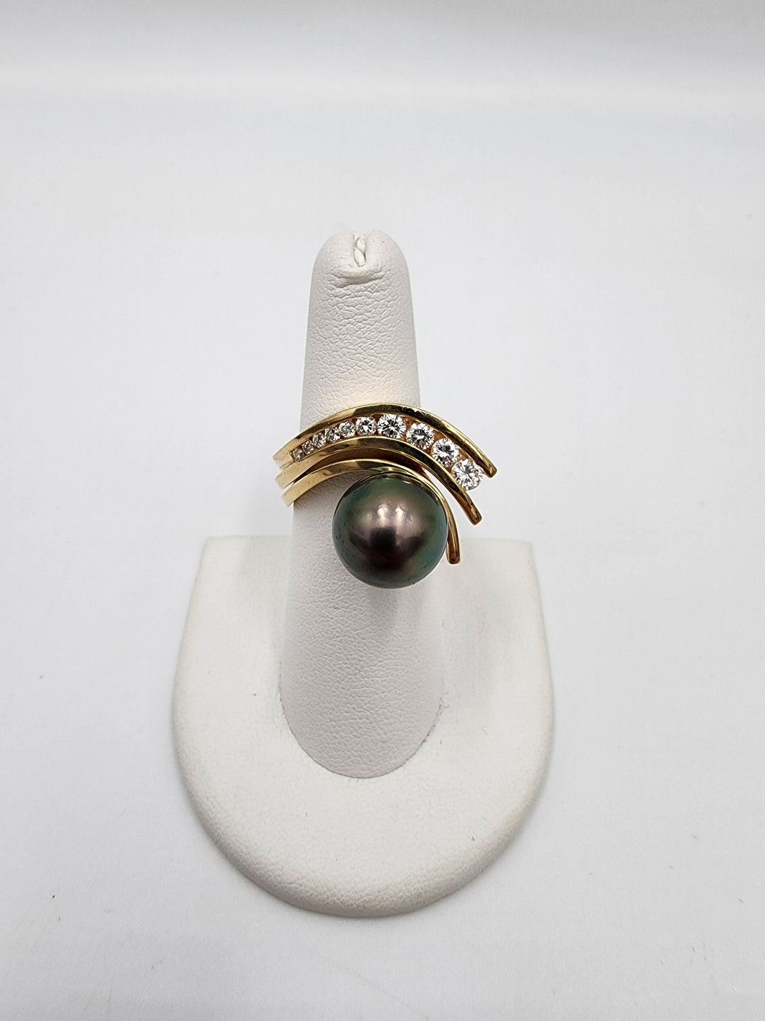 e386 Gorgeous Tahitian Pearl and Diamond Ring in 14kt Yellow Gold