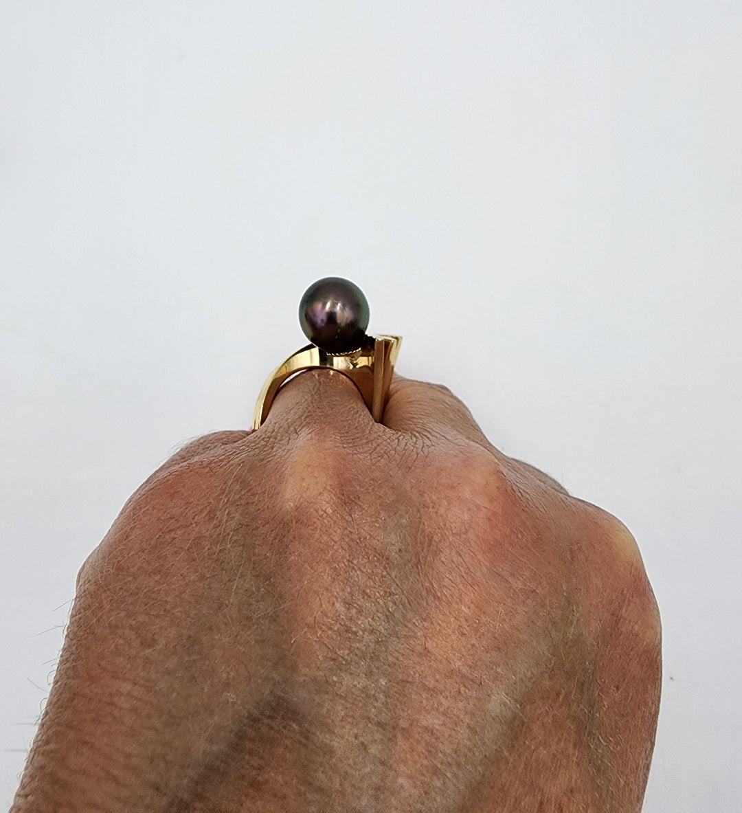e386 Gorgeous Tahitian Pearl and Diamond Ring in 14kt Yellow Gold