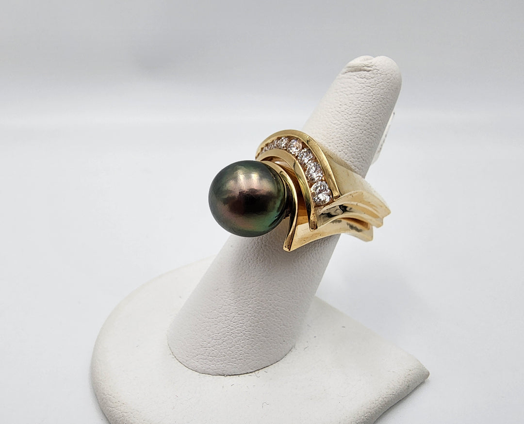 e386 Gorgeous Tahitian Pearl and Diamond Ring in 14kt Yellow Gold
