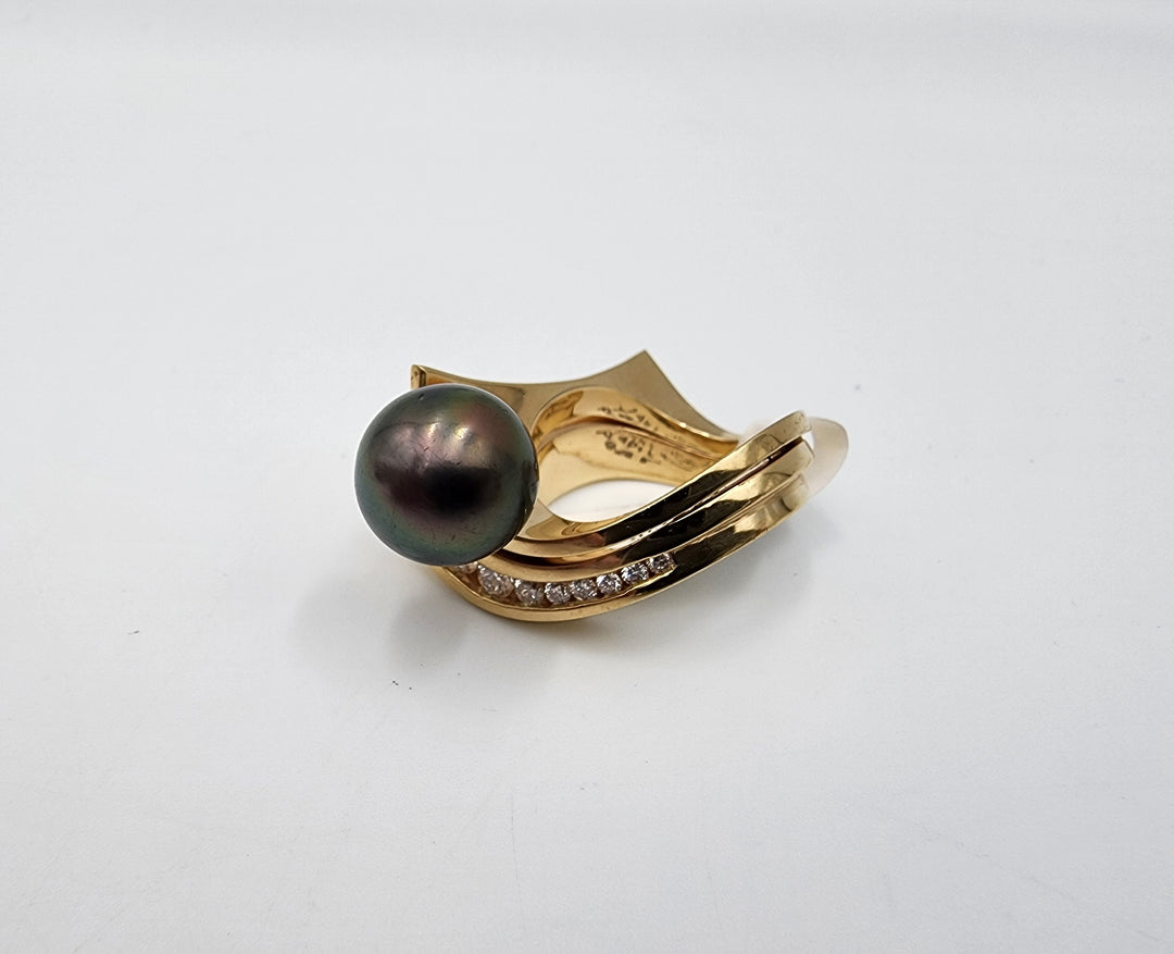 e386 Gorgeous Tahitian Pearl and Diamond Ring in 14kt Yellow Gold