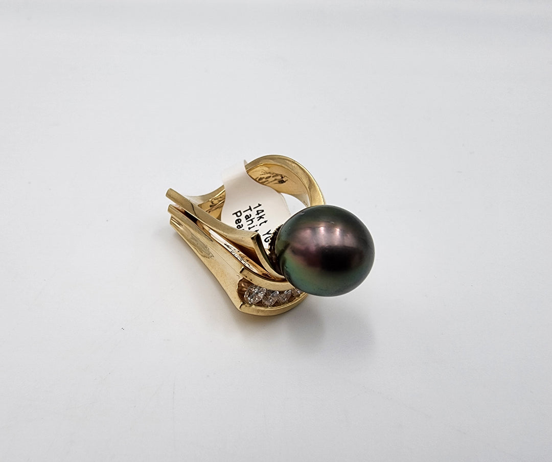 e386 Gorgeous Tahitian Pearl and Diamond Ring in 14kt Yellow Gold