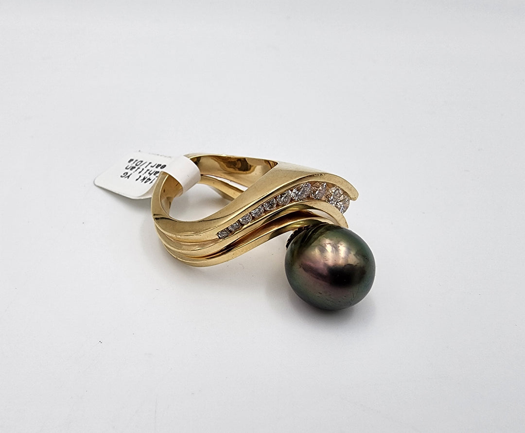 e386 Gorgeous Tahitian Pearl and Diamond Ring in 14kt Yellow Gold