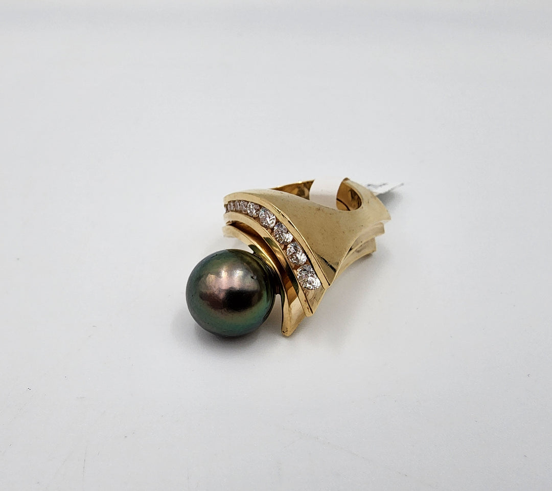 e386 Gorgeous Tahitian Pearl and Diamond Ring in 14kt Yellow Gold
