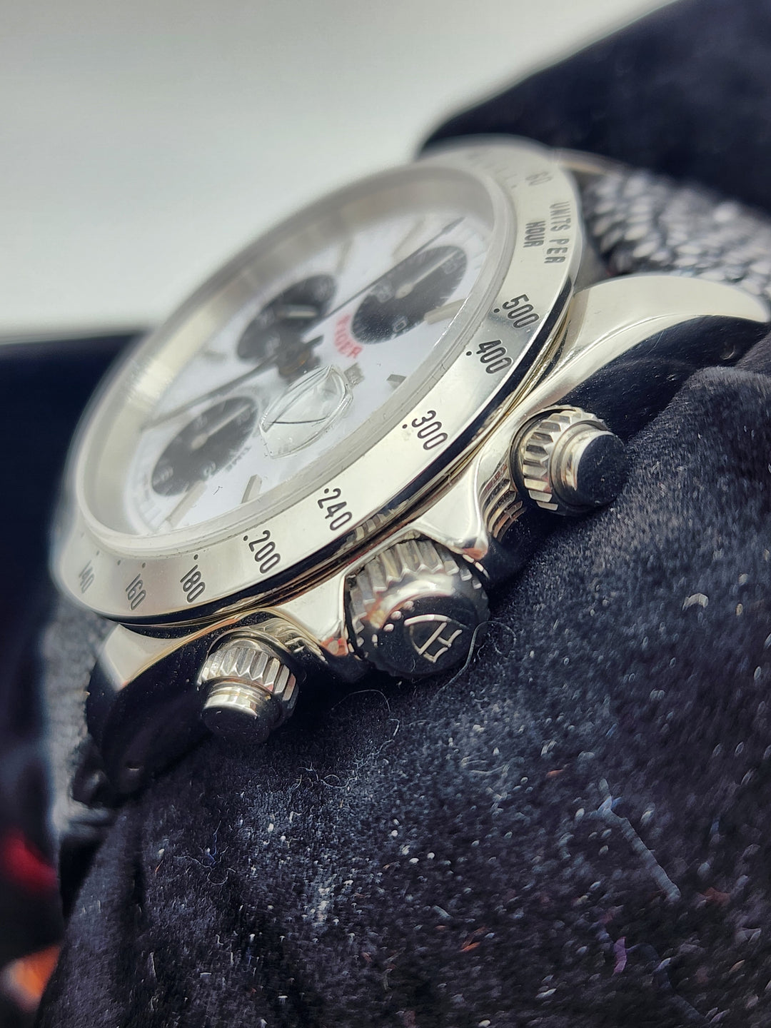 e668 Nice Men's Tiger Woods Tudor Automatic Wristwatch with Box and Papers