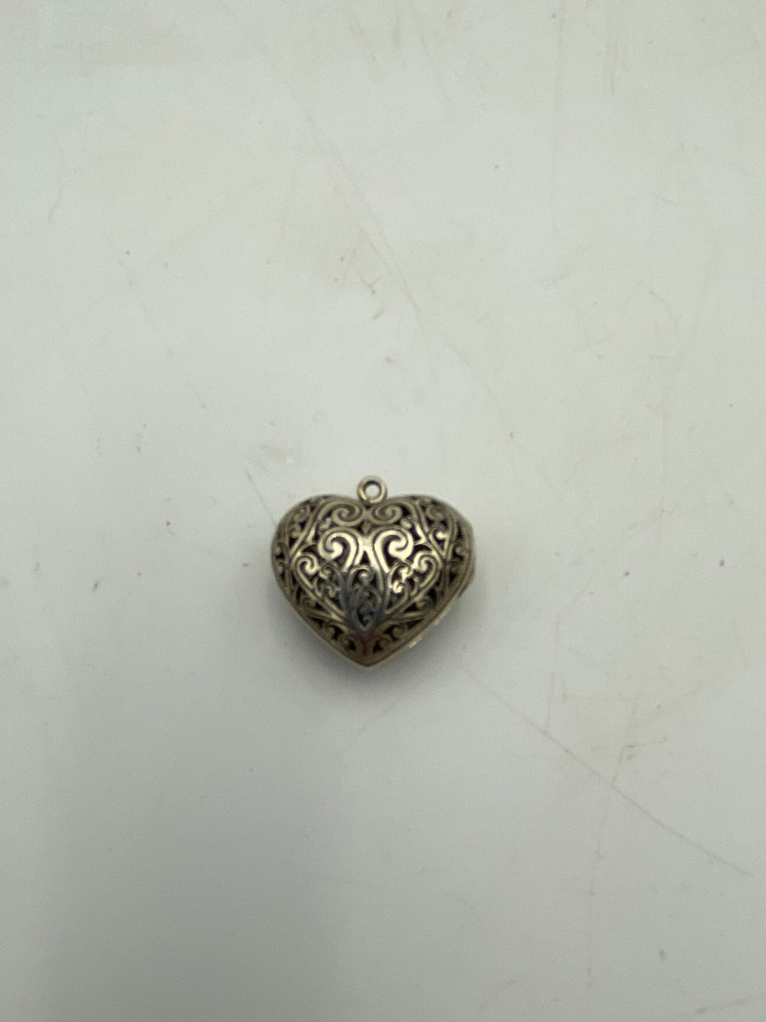 u311 Vintage Sterling Silver 925 Filigree Elegant Heart Pendant Locket