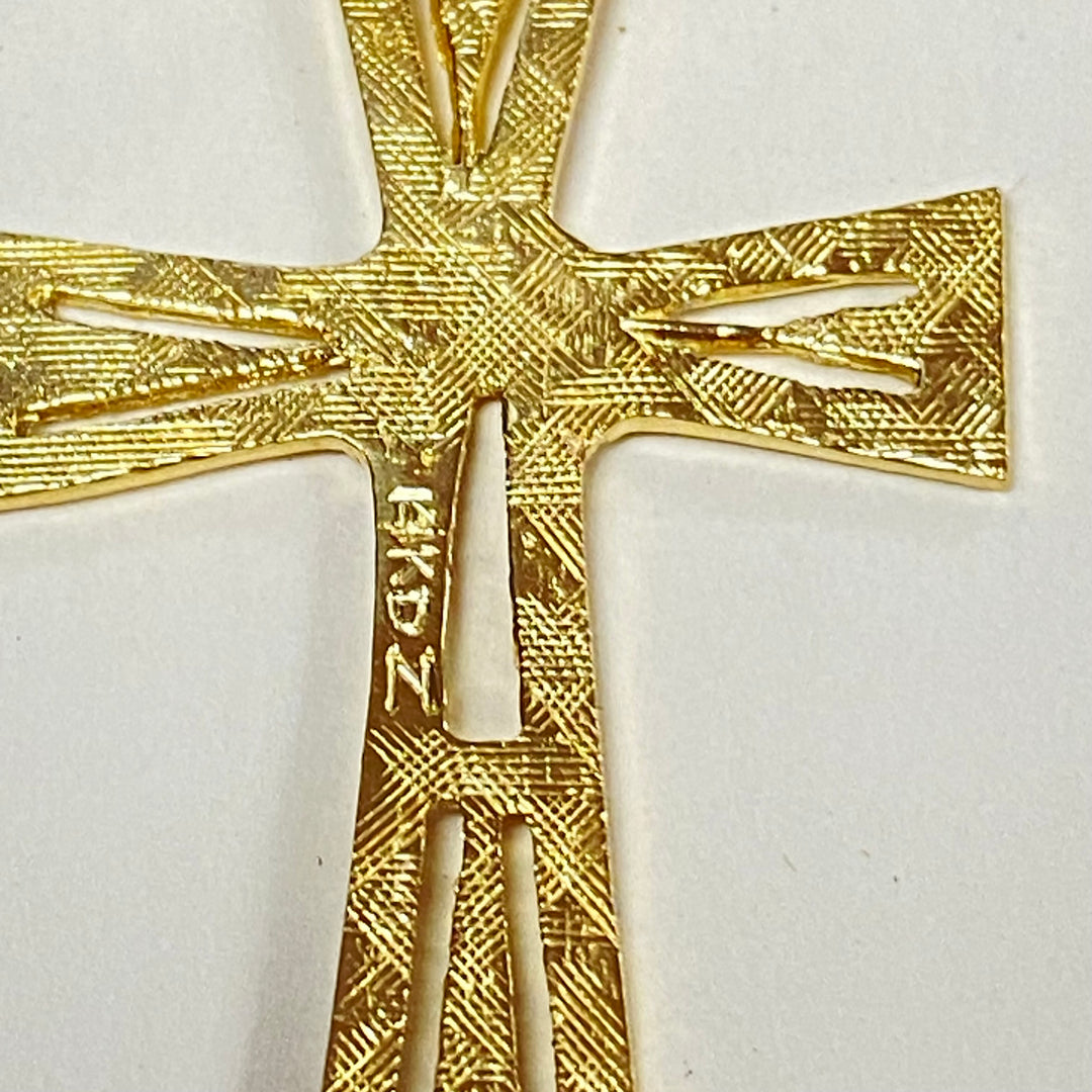 u367 Vintage 14K Yellow Gold Carved Cross Pendant Charm