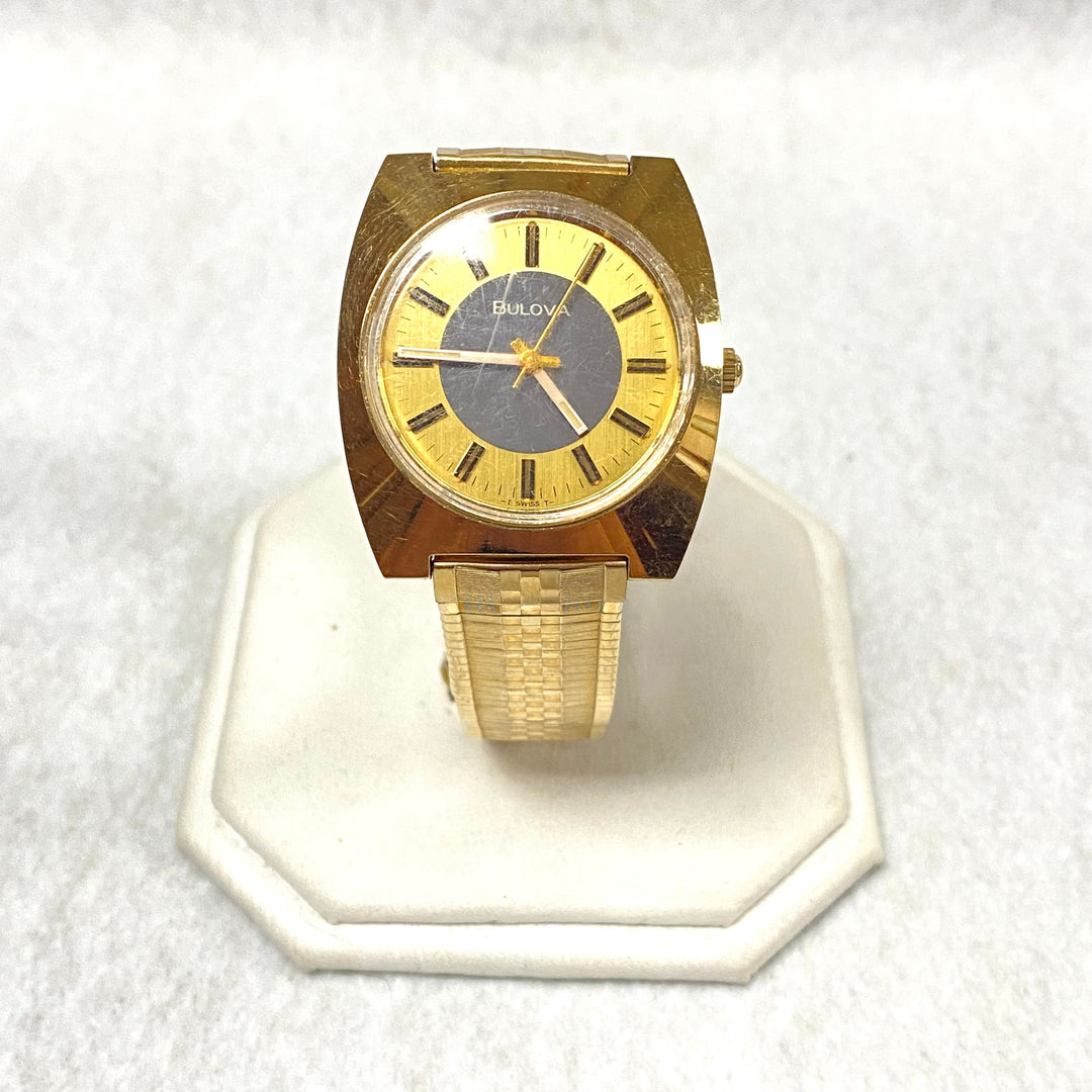 u428 Vintage Bulova Swiss Mechanical Stainless Back Water Resistant Wrist Watch